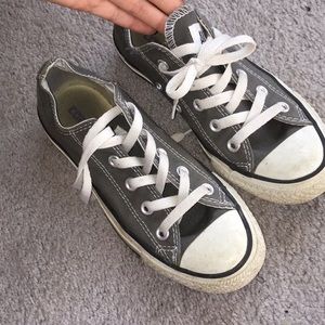 Gray converse men’s 4 women’s 6